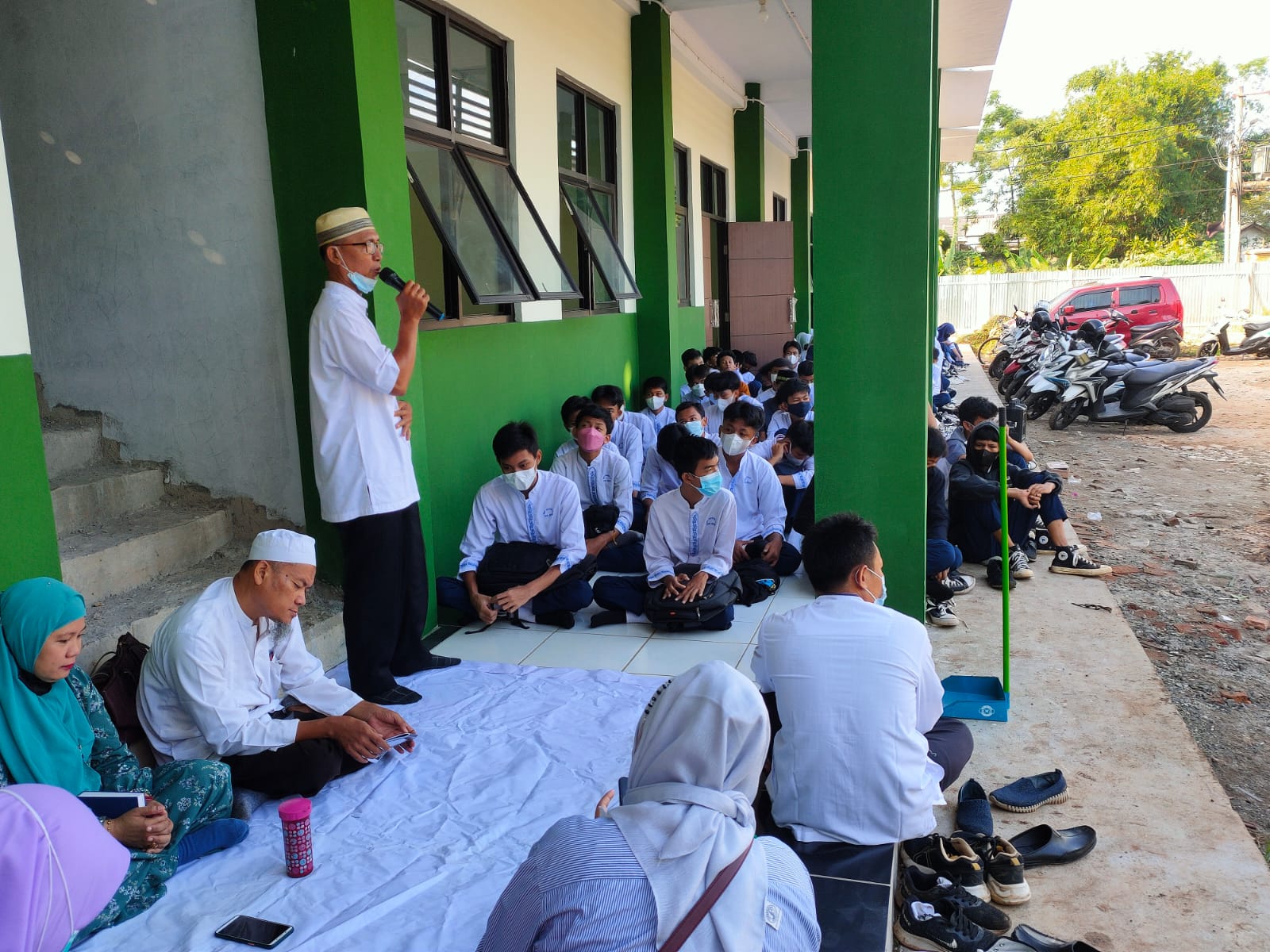 Pelaksanaan Tadarus Bersama Peserta Didik Guru Dan Tas Smp Negeri 47