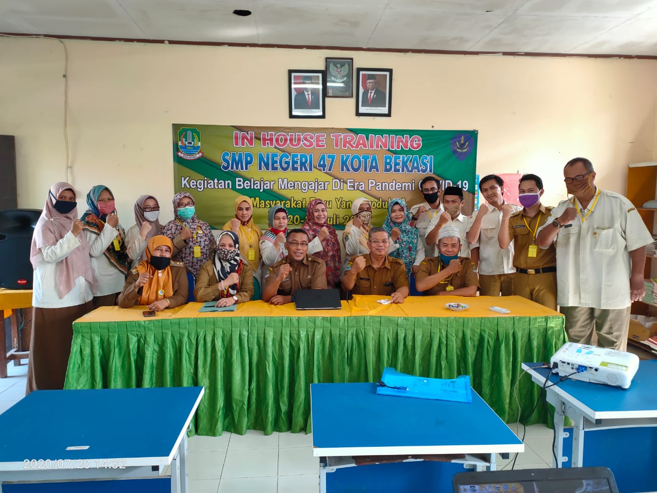 Foto bersama pemateri